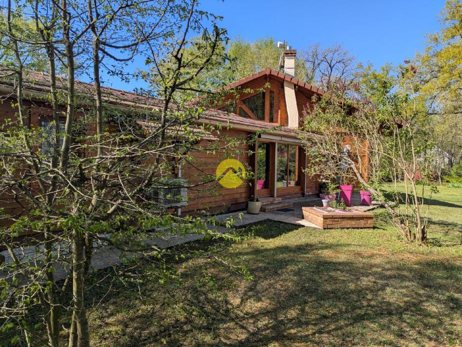 Maison  en bois avec piscine