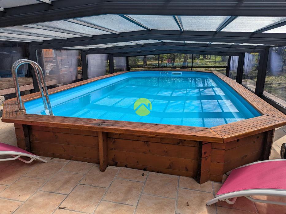 Maison  en bois avec piscine
