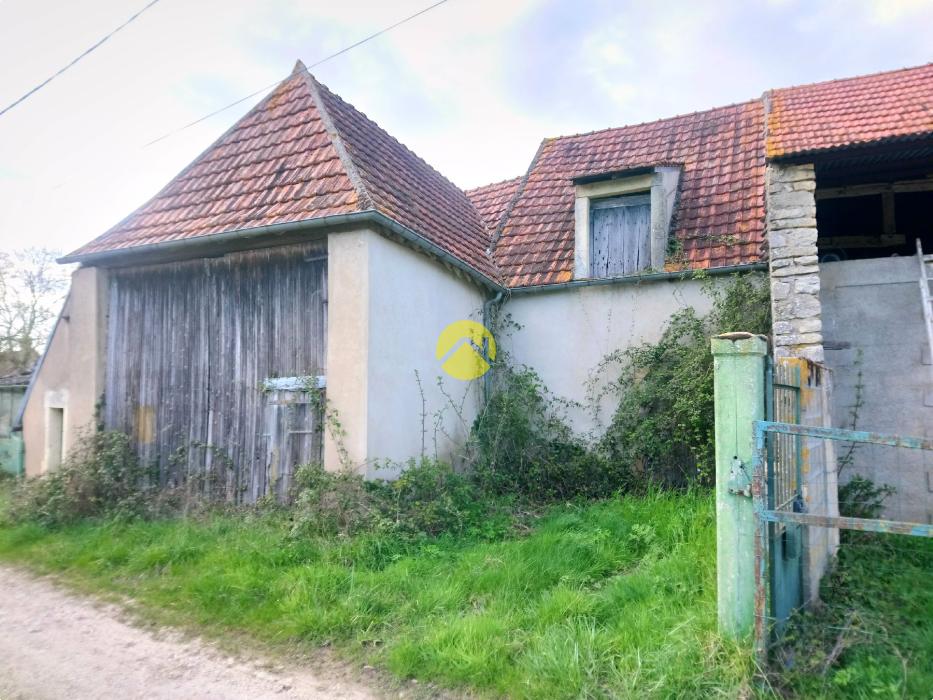 MAISON ET DEPENDANCES A AMENAGER