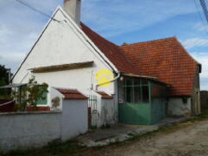 MAISON ET DEPENDANCES A AMENAGER