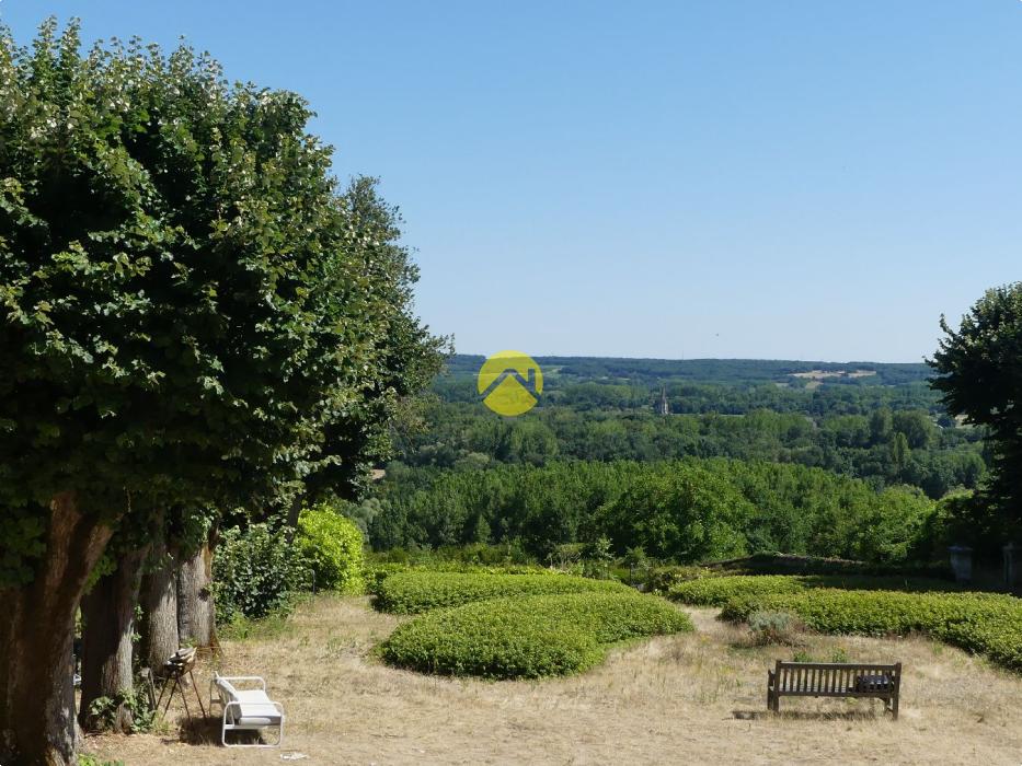 PROPRIETE D'EXCEPTION AVEC CHATELET
