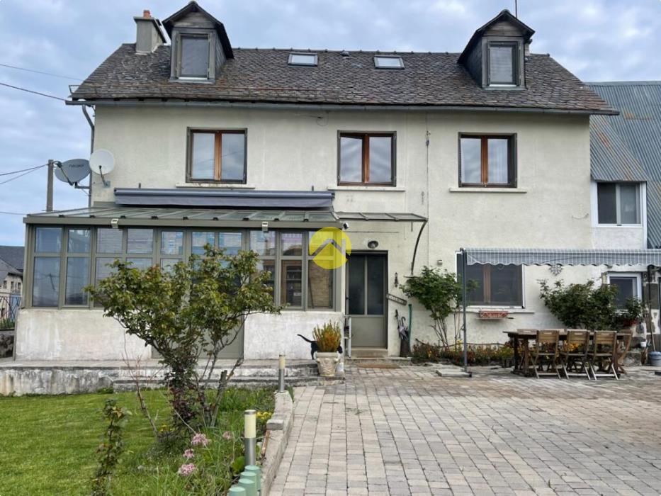 ensemble de deux maisons d'habitati