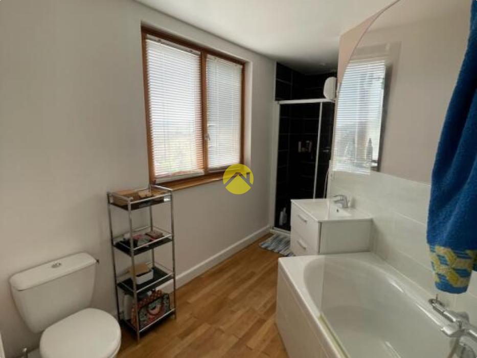 ensemble de deux maisons d'habitati