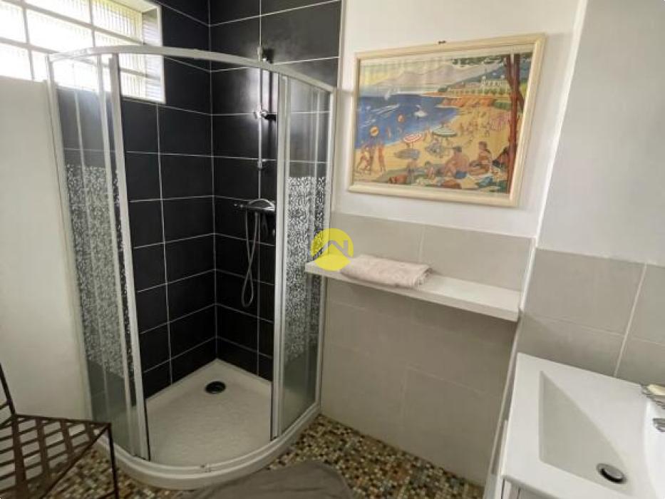 ensemble de deux maisons d'habitati