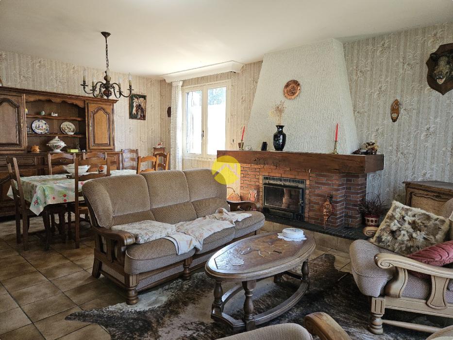 MAISON PROCHE COMMERCES