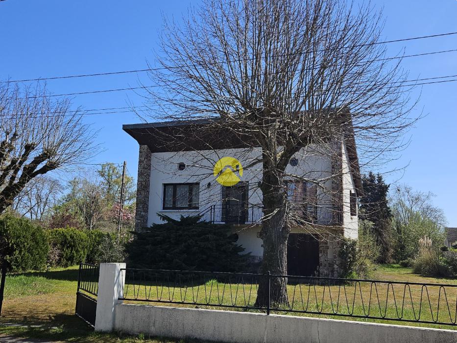 MAISON PROCHE COMMERCES