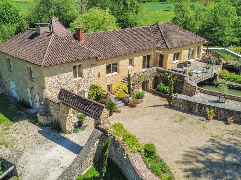 PROPRIETE DE CHARME-CHATEAU