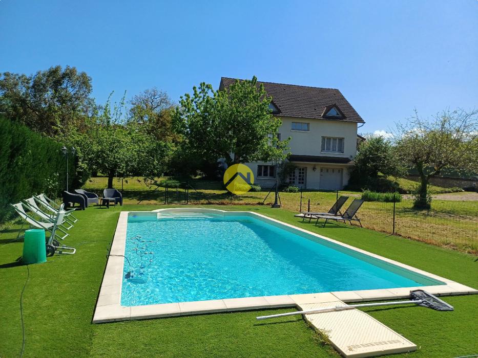 BELLE MAISON AVEC PISCINE