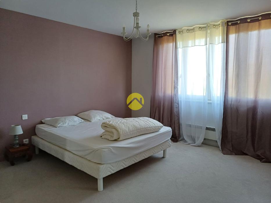 BELLE MAISON AVEC PISCINE