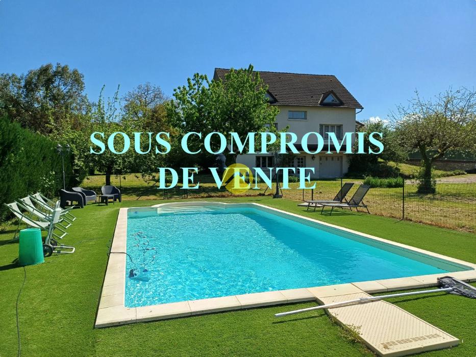 BELLE MAISON AVEC PISCINE