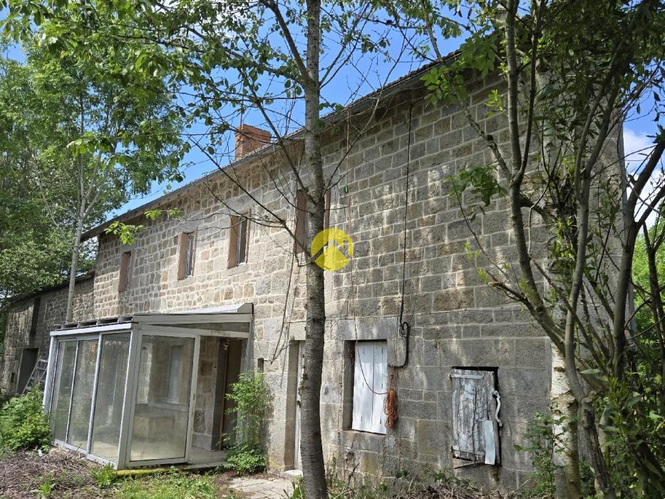 MAISON EN PIERRE