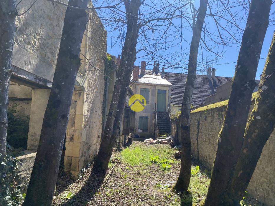 Immeuble et maison à rénover