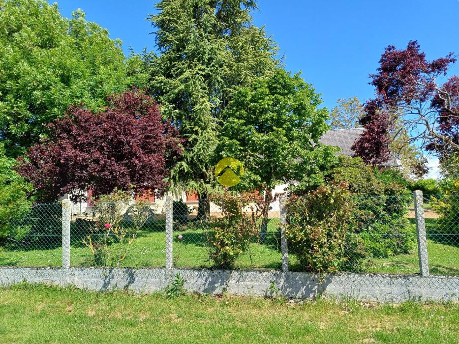 LONGERE - Terrain 7000 M2 (Rare)