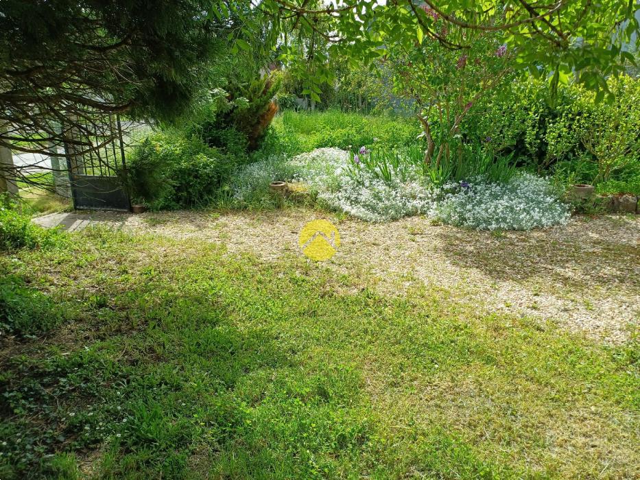 LONGERE - Terrain 7000 M2 (Rare)