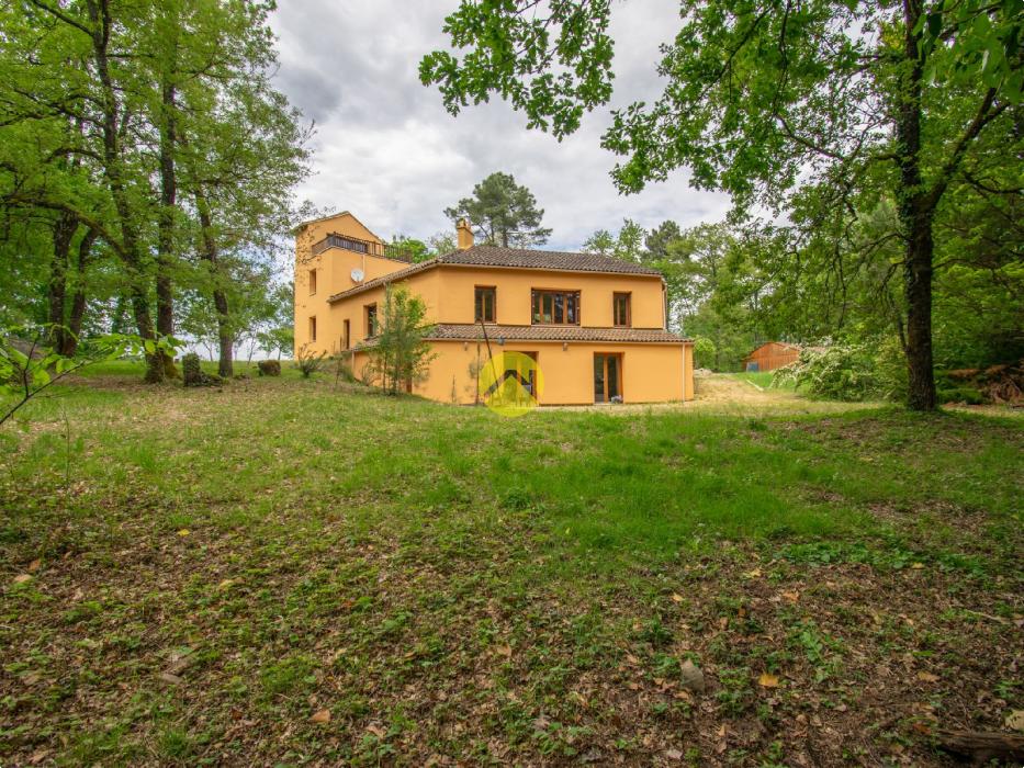 Magnifique maison sur 2.7Ha