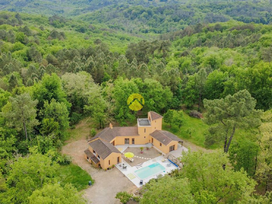 Magnifique maison sur 2.7Ha