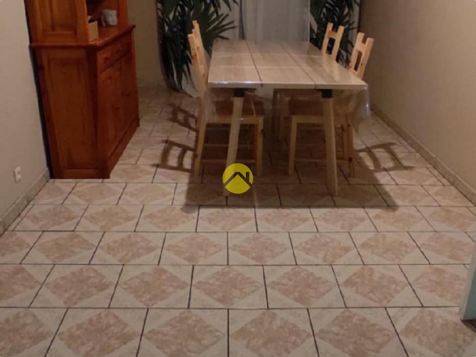 maison bord de route