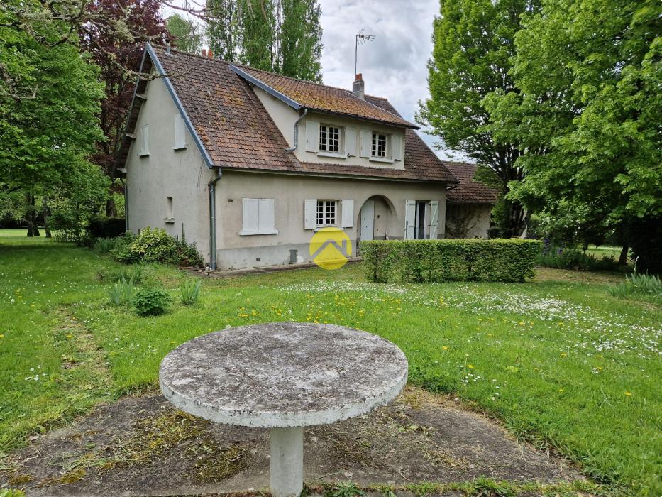 MAISON DE MAÎTRE AVEC GRAND PARC 