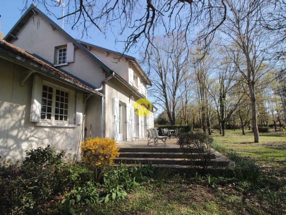 MAISON DE MAÎTRE AVEC GRAND PARC 