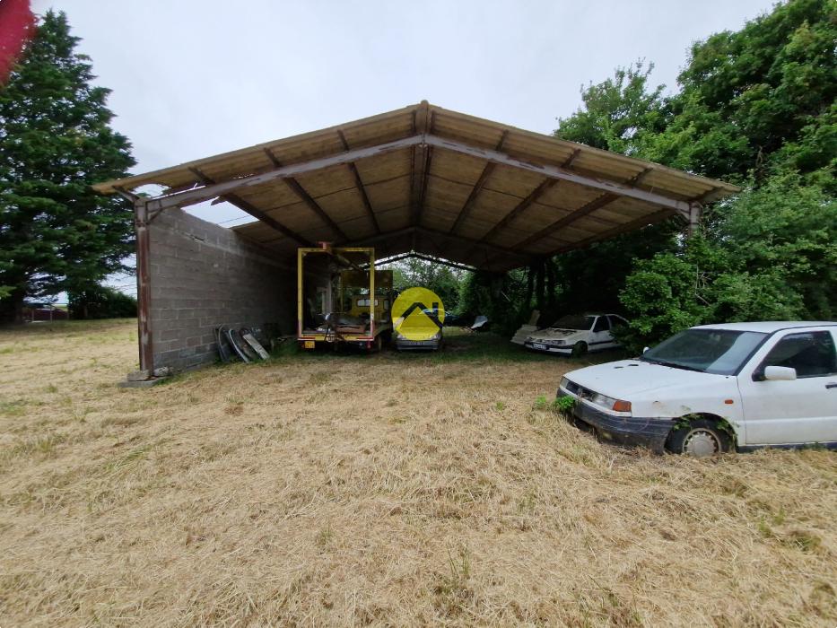 TERRAIN de 2186 m² AVEC HANGAR