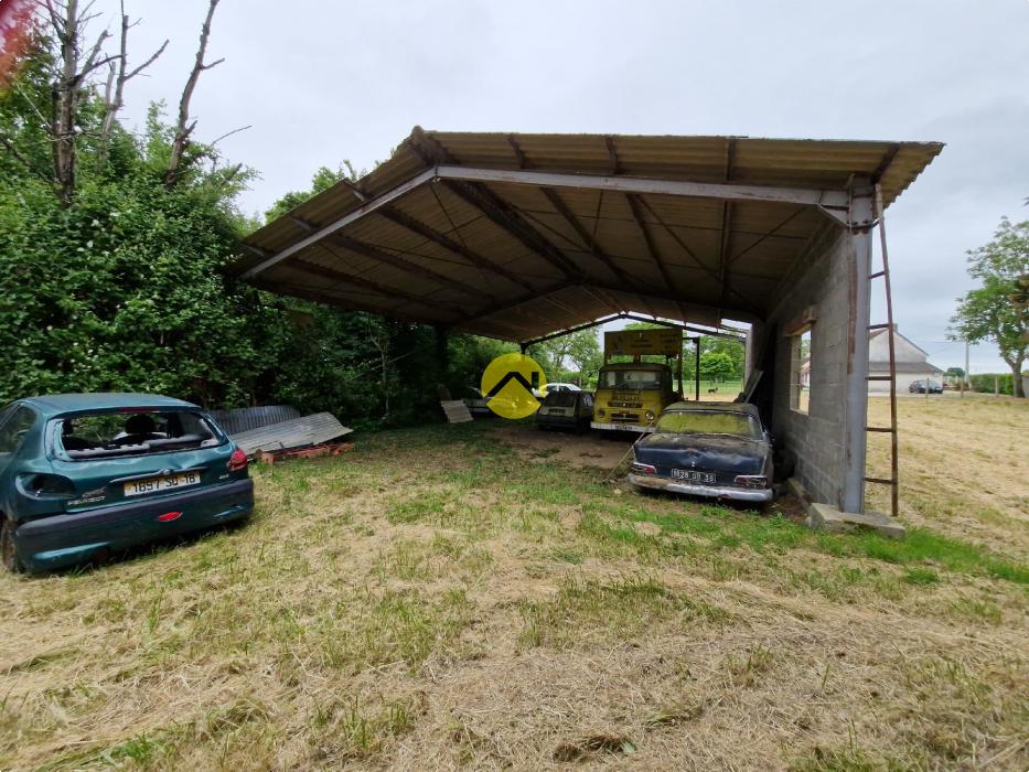 TERRAIN de 2186 m² AVEC HANGAR