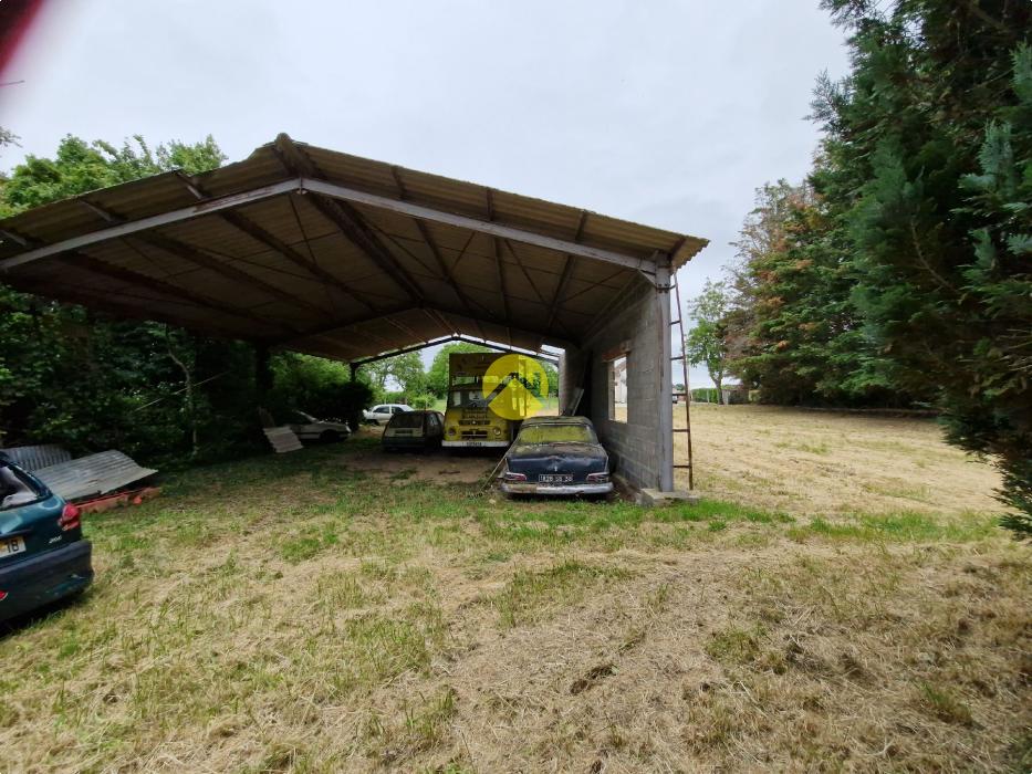TERRAIN de 2186 m² AVEC HANGAR