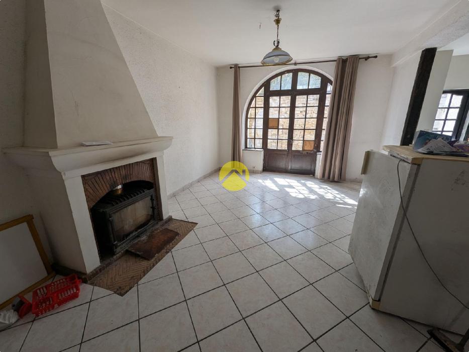 Maison de bourg.Potentiel 150m2