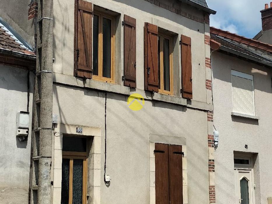 MAISON DE VILLE AVEC JARDIN
