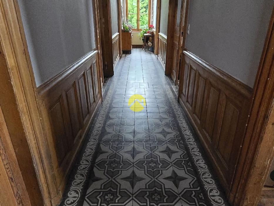 MAISON BOURGEOISE