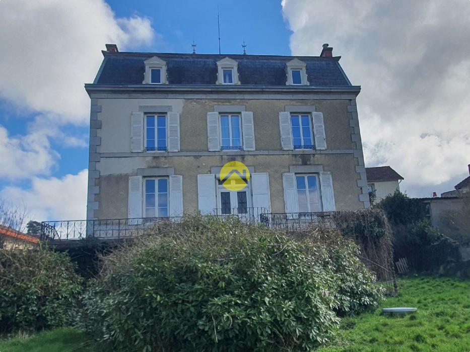 MAISON BOURGEOISE