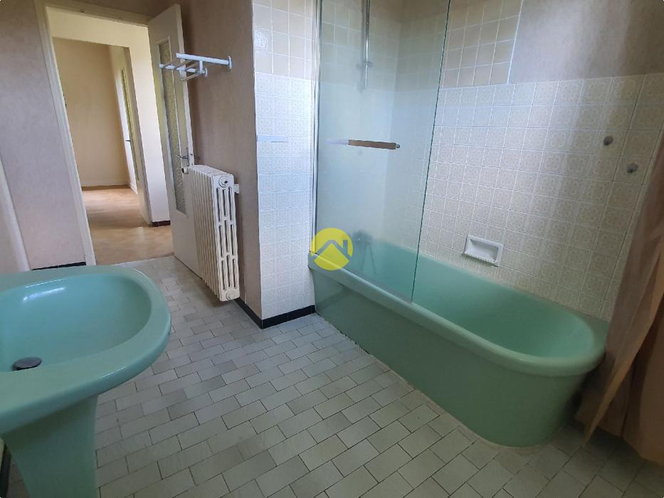 maison dans bourg thermal