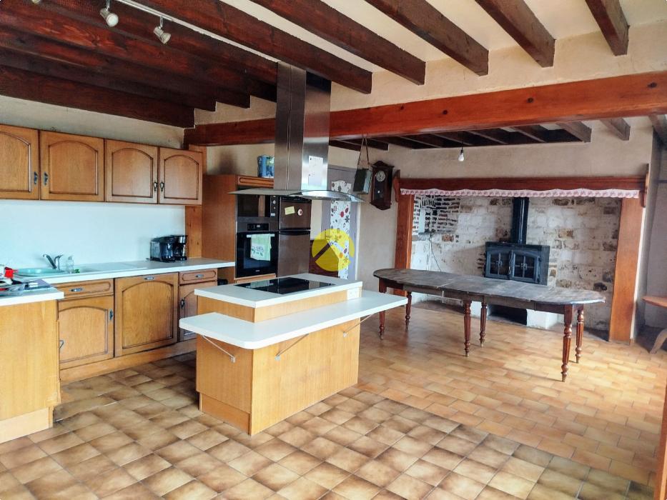 ENSEMBLE IMMOBILIER ET HANGAR