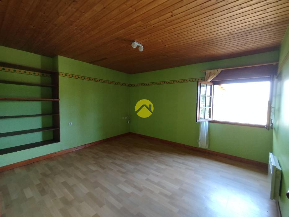 ENSEMBLE IMMOBILIER ET HANGAR
