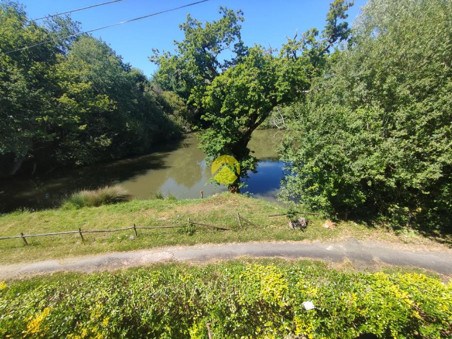 Longère dans son cadre bucolique