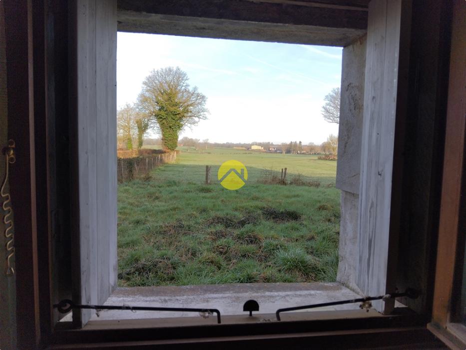 Corps de ferme proche village