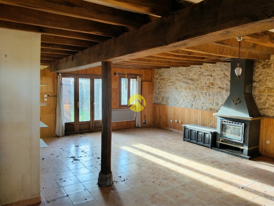 Corps de ferme proche village