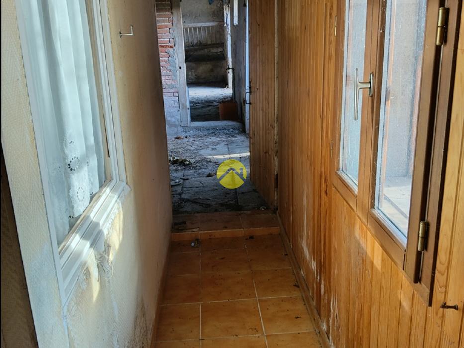 Corps de ferme proche village