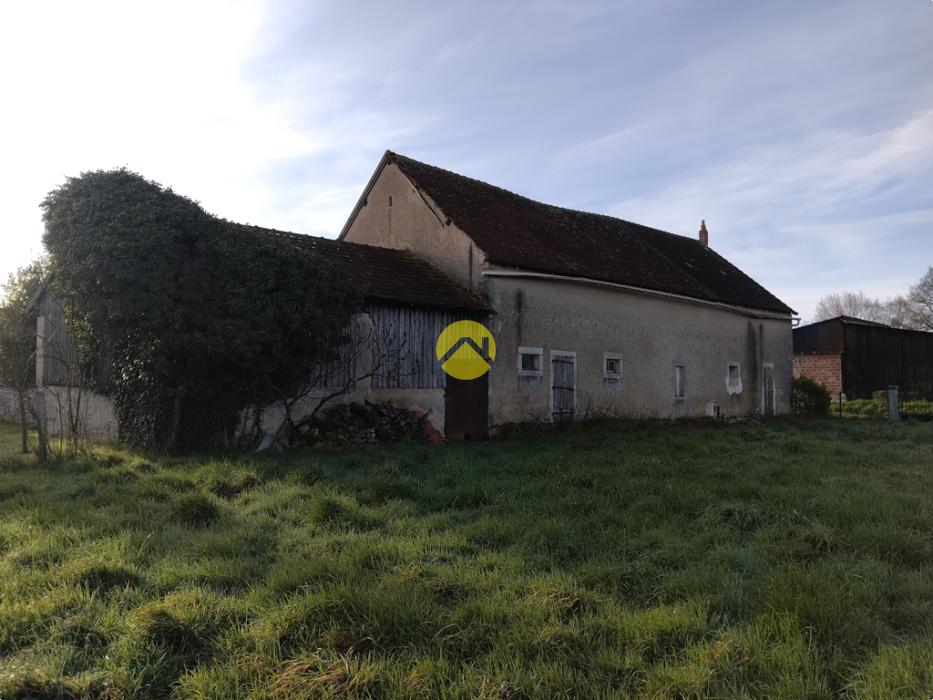 Corps de ferme proche village