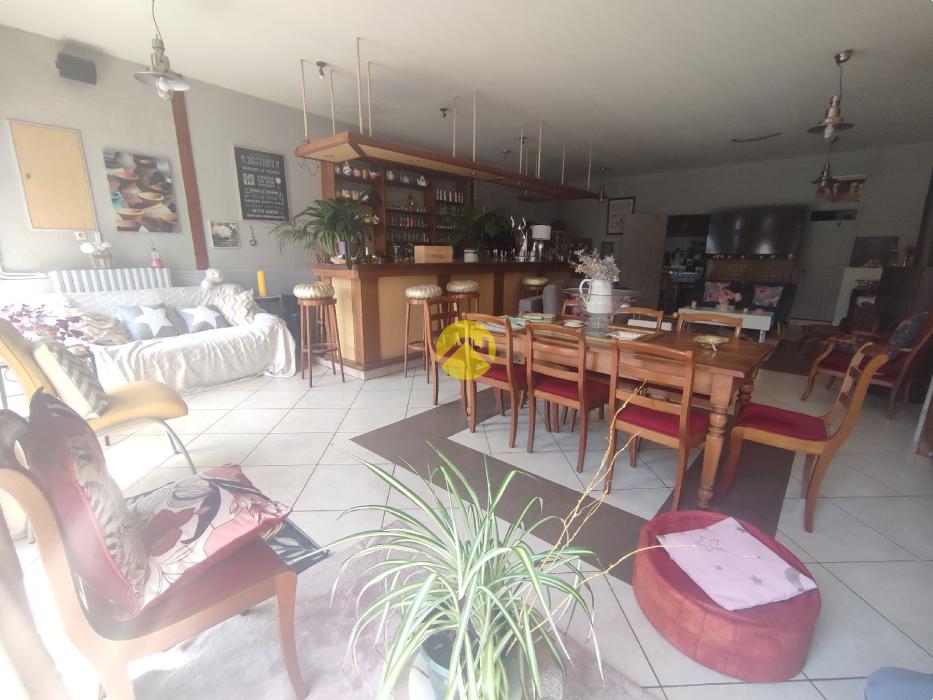 IMMEUBLE MIXTE/LICENCE IV