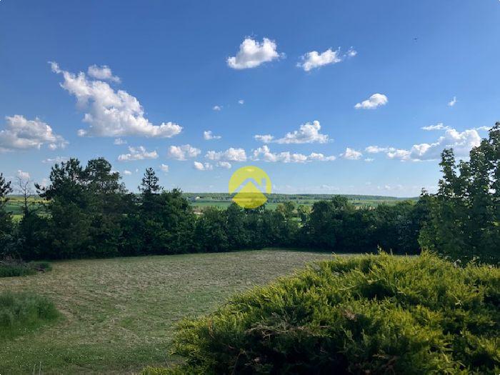 Propriété sur 7 700 m² de jardin
