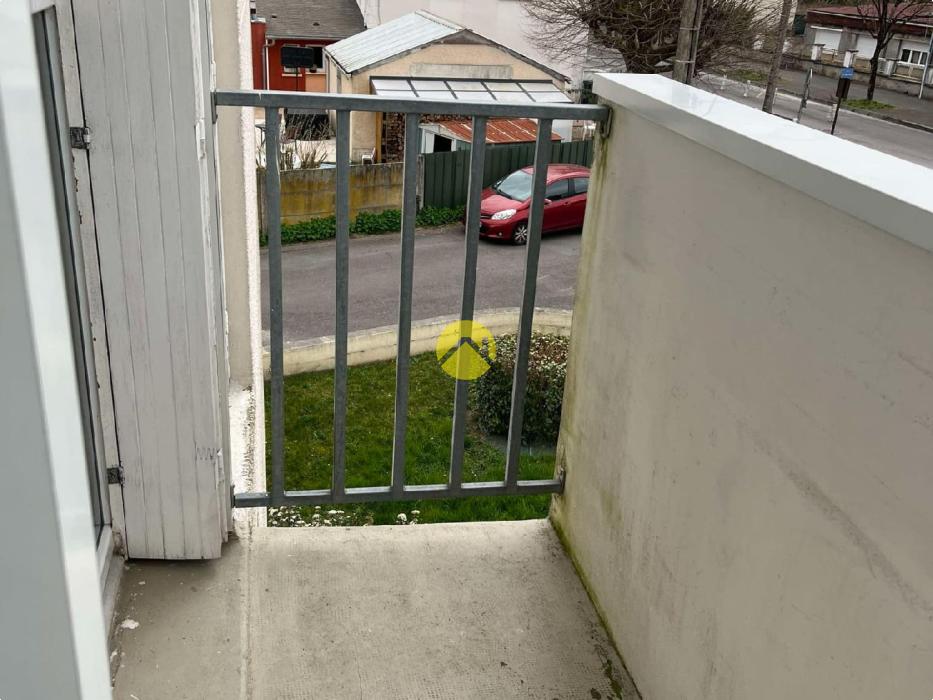 APPARTEMENT AVEC BALCON ET GARAGE