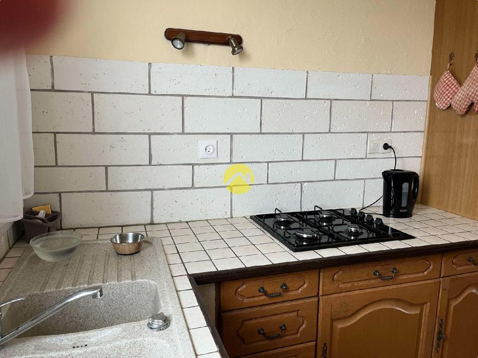 APPARTEMENT AVEC BALCON ET GARAGE
