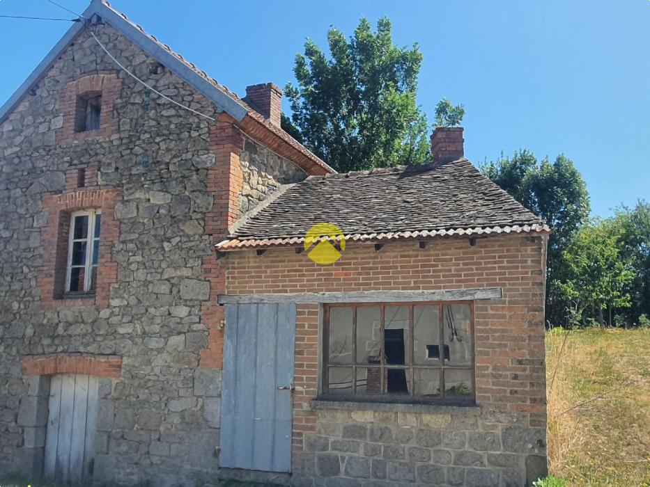 MAISON DE VILLAGE A RENOVER
