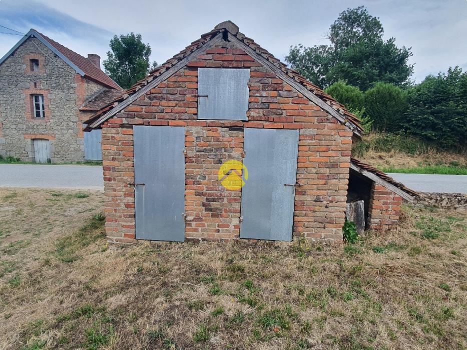 MAISON DE VILLAGE A RENOVER