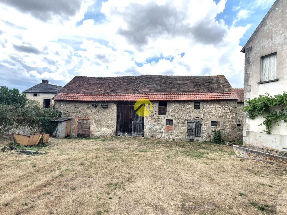 MAISON DE VILLAGE A RENOVER