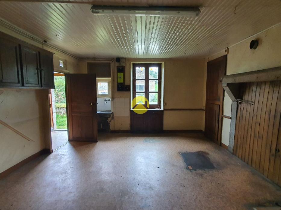 MAISON DE VILLAGE A RENOVER