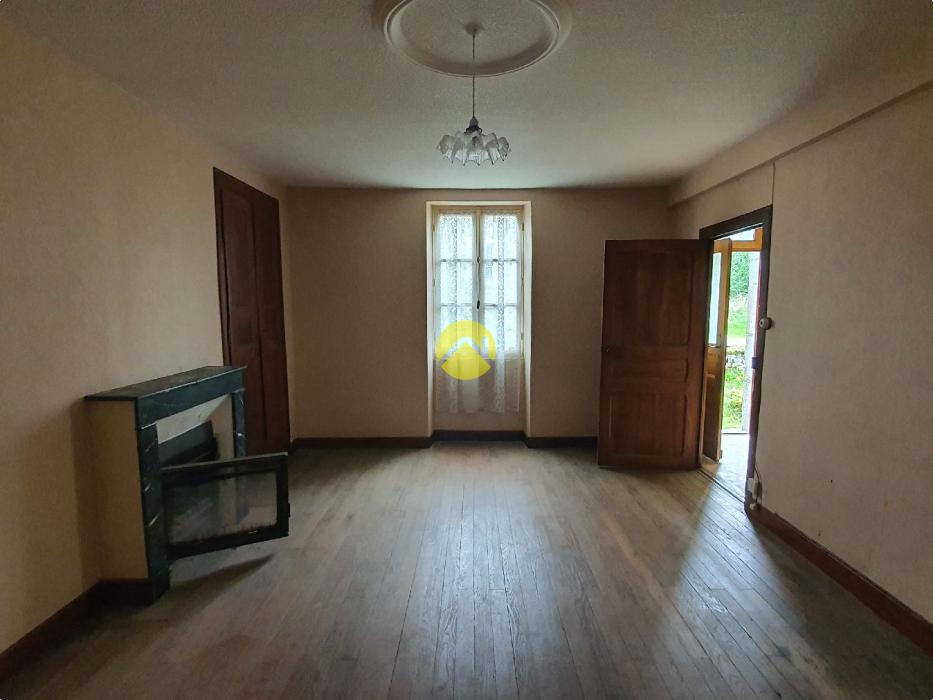 MAISON DE VILLAGE A RENOVER