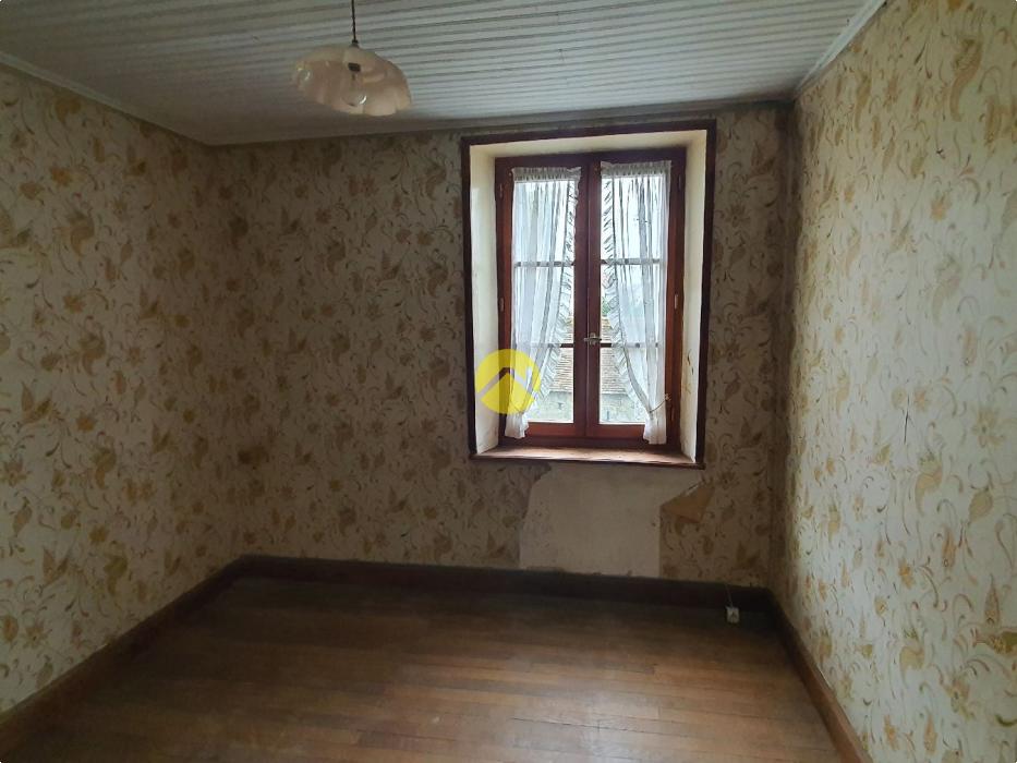 MAISON DE VILLAGE A RENOVER