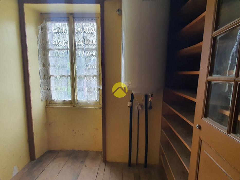 MAISON DE VILLAGE A RENOVER