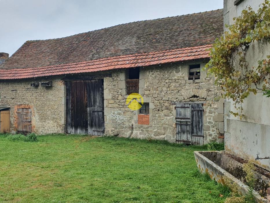 MAISON DE VILLAGE A RENOVER